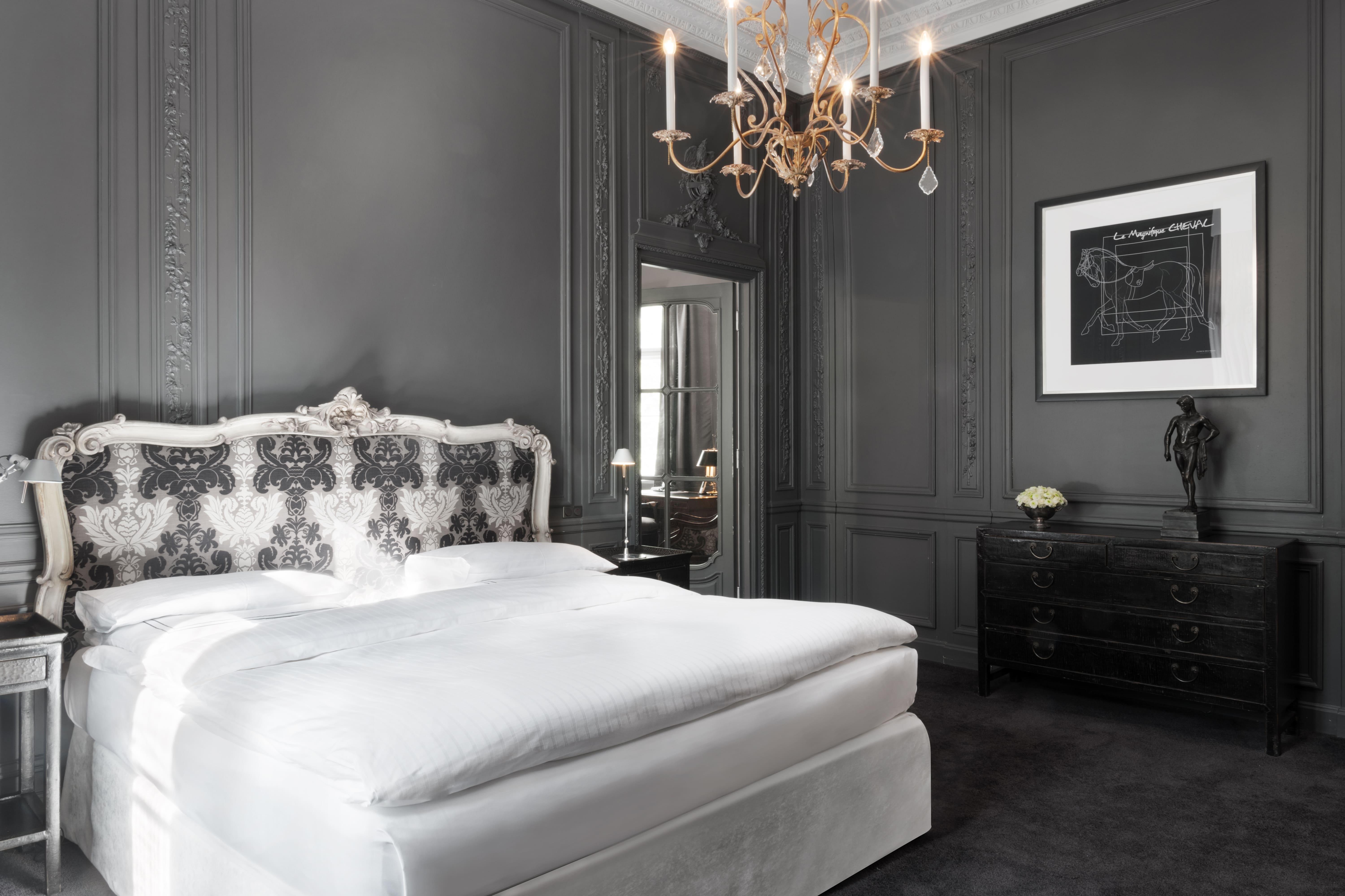 Schlosshotel Berlín Exterior foto A bedroom at the Hotel de Ville