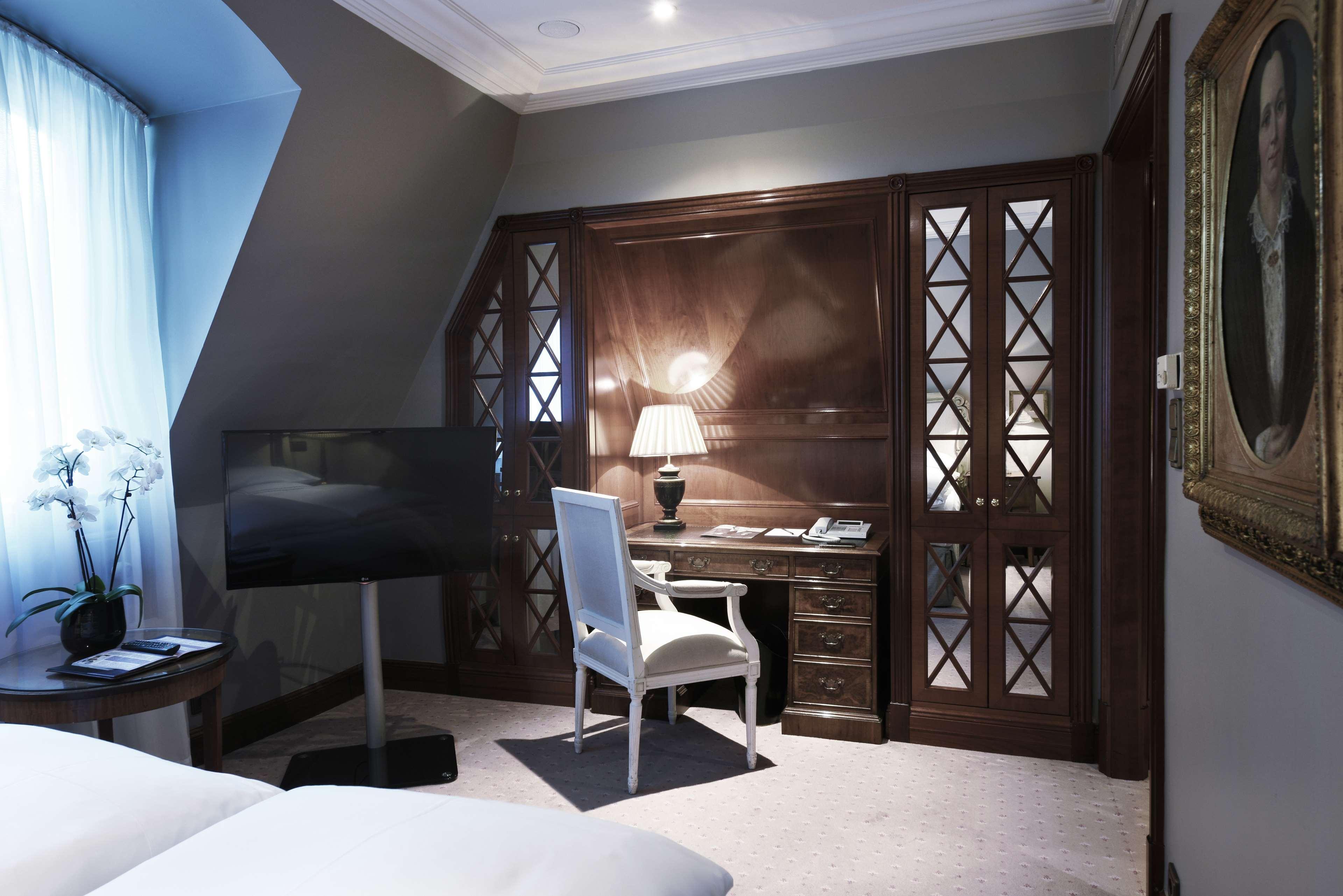 Schlosshotel Berlín Exterior foto A room at the hotel