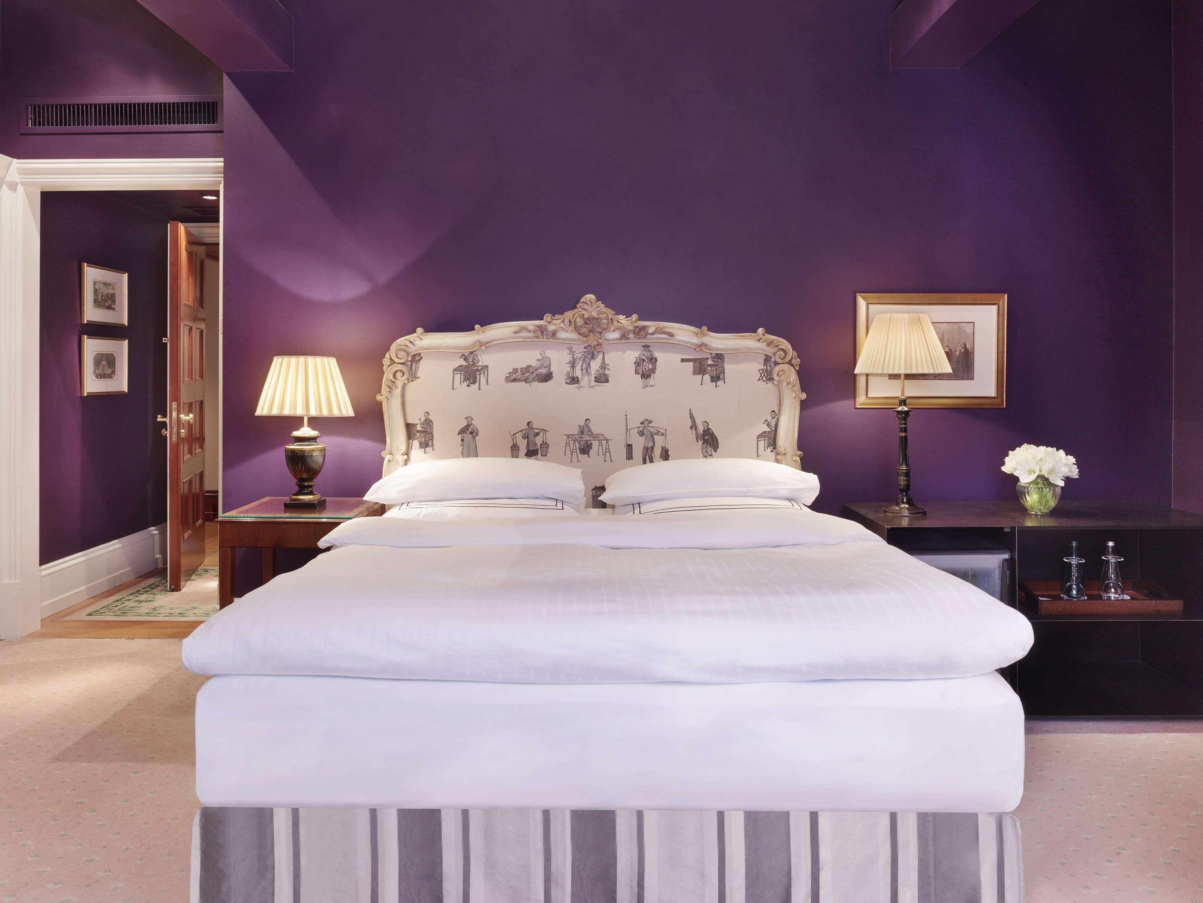Schlosshotel Berlín Exterior foto A bedroom at the Mandarin Oriental, London