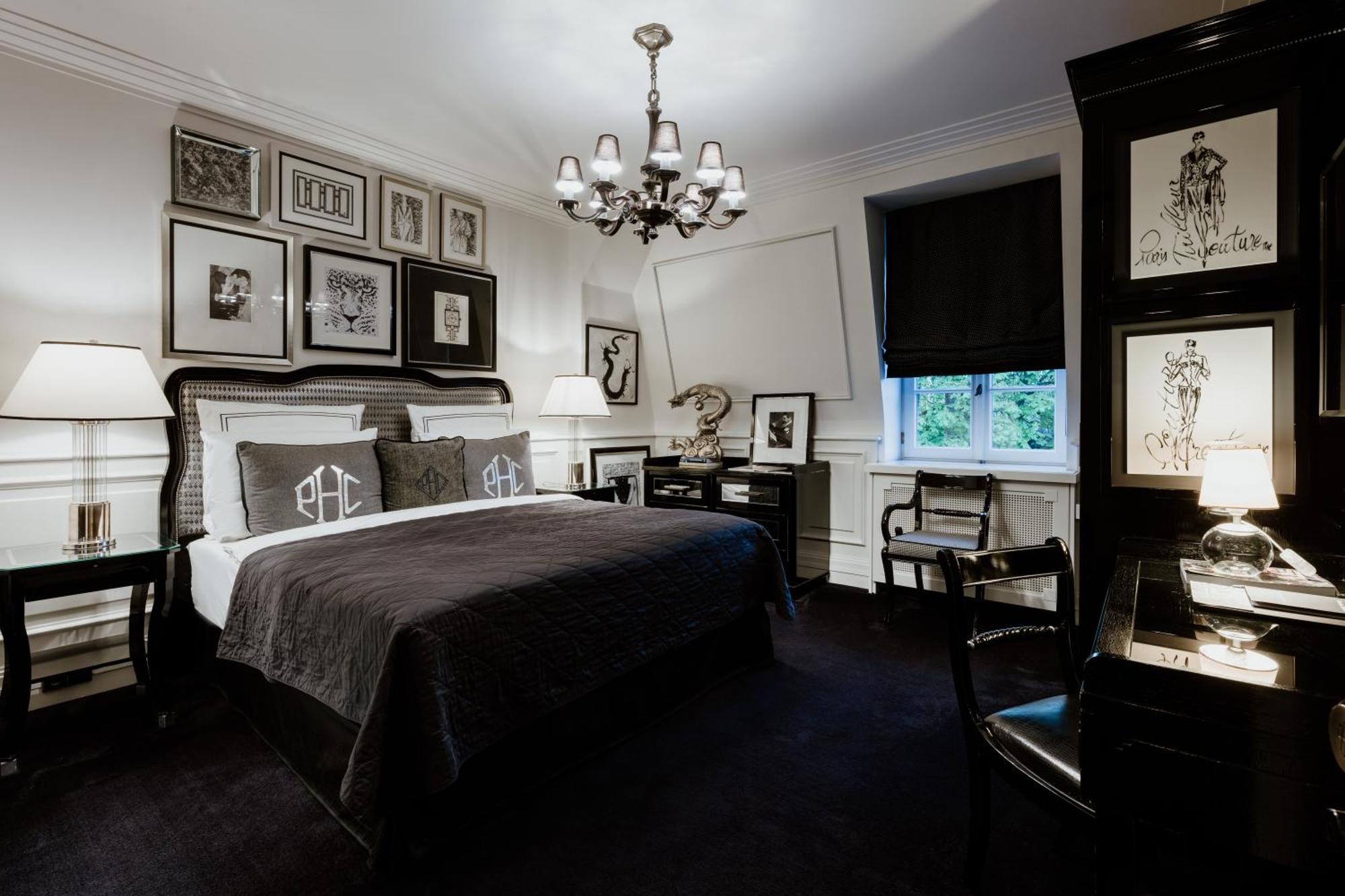 Schlosshotel Berlín Exterior foto A bedroom at the hotel