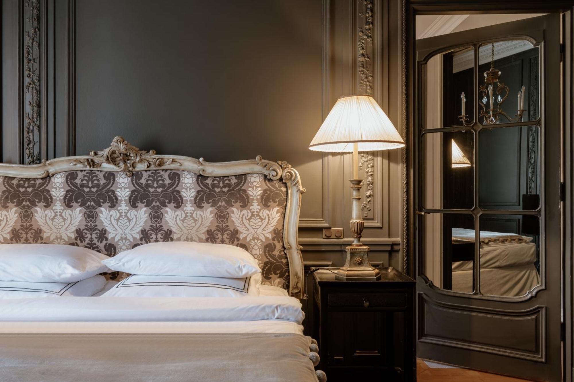 Schlosshotel Berlín Exterior foto A bedroom at the hotel